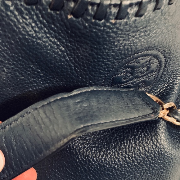 Tory Burch Thea Slouchy Leather Chain Tote - Picture 4 of 6